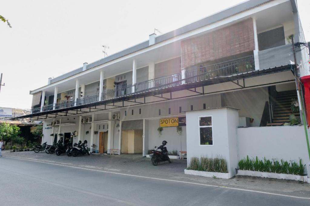 Sawojajar Inn Malang Exteriör bild